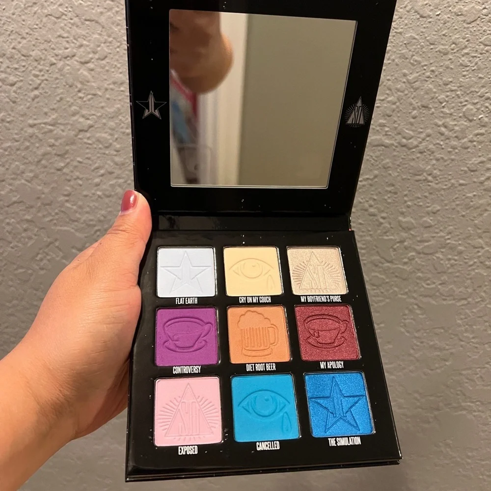 *SOLD*Jeffree Star Mini Controversy Eye Shadow Palette - Picture 4 of 6